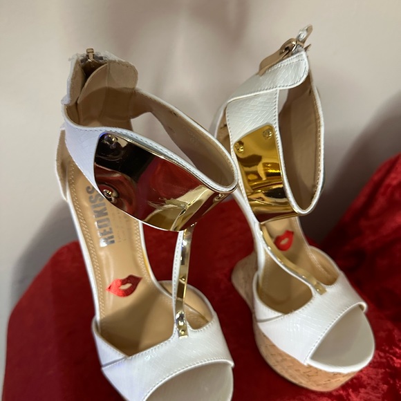 Red Kiss These shoes are a size 5.5 white with zipper up the back, Super Sexy - Picture 5 of 6